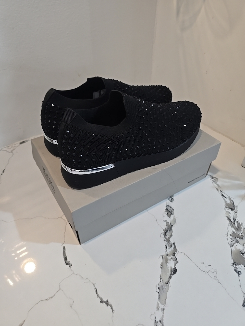 KENNETH COLE CAMERON JEWEL JOGGER Black Women's Size 11 Pre-owned Like New - Picture 6 of 10